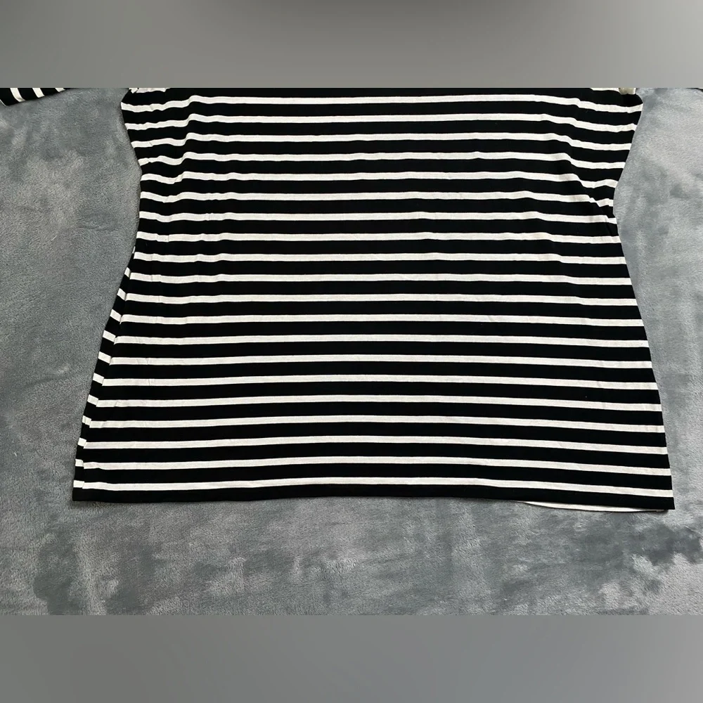 Vince Camuto Black &‎ White Striped Shirt Size Medium